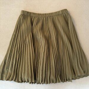 Banana Republic Green Pleated Mini Skirt - Size 0